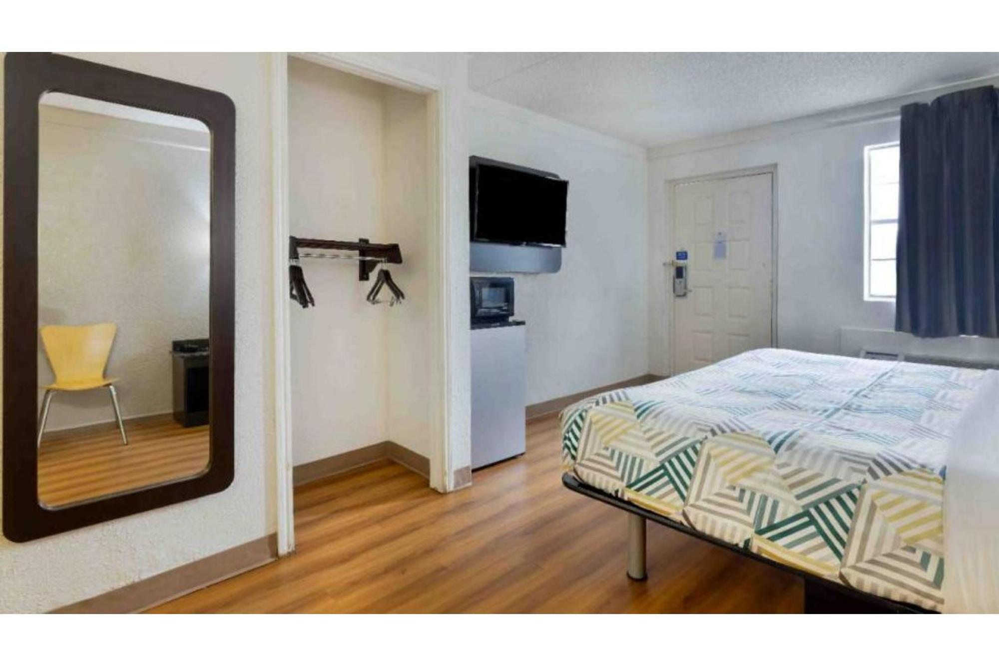 6 Beaumont, Tx Hotel 4*