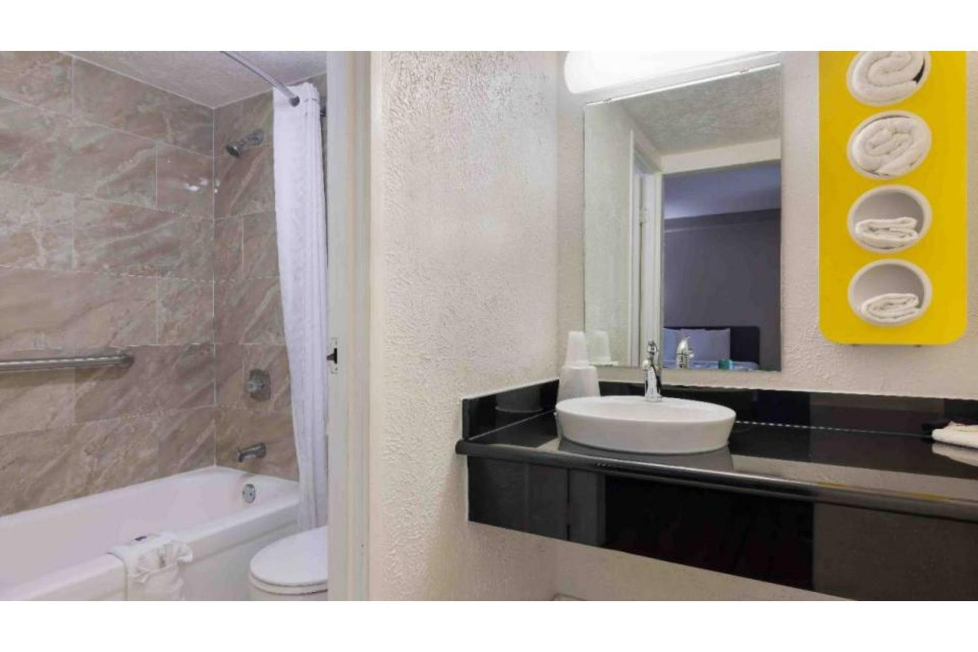 6 Beaumont, Tx 4* Beaumont