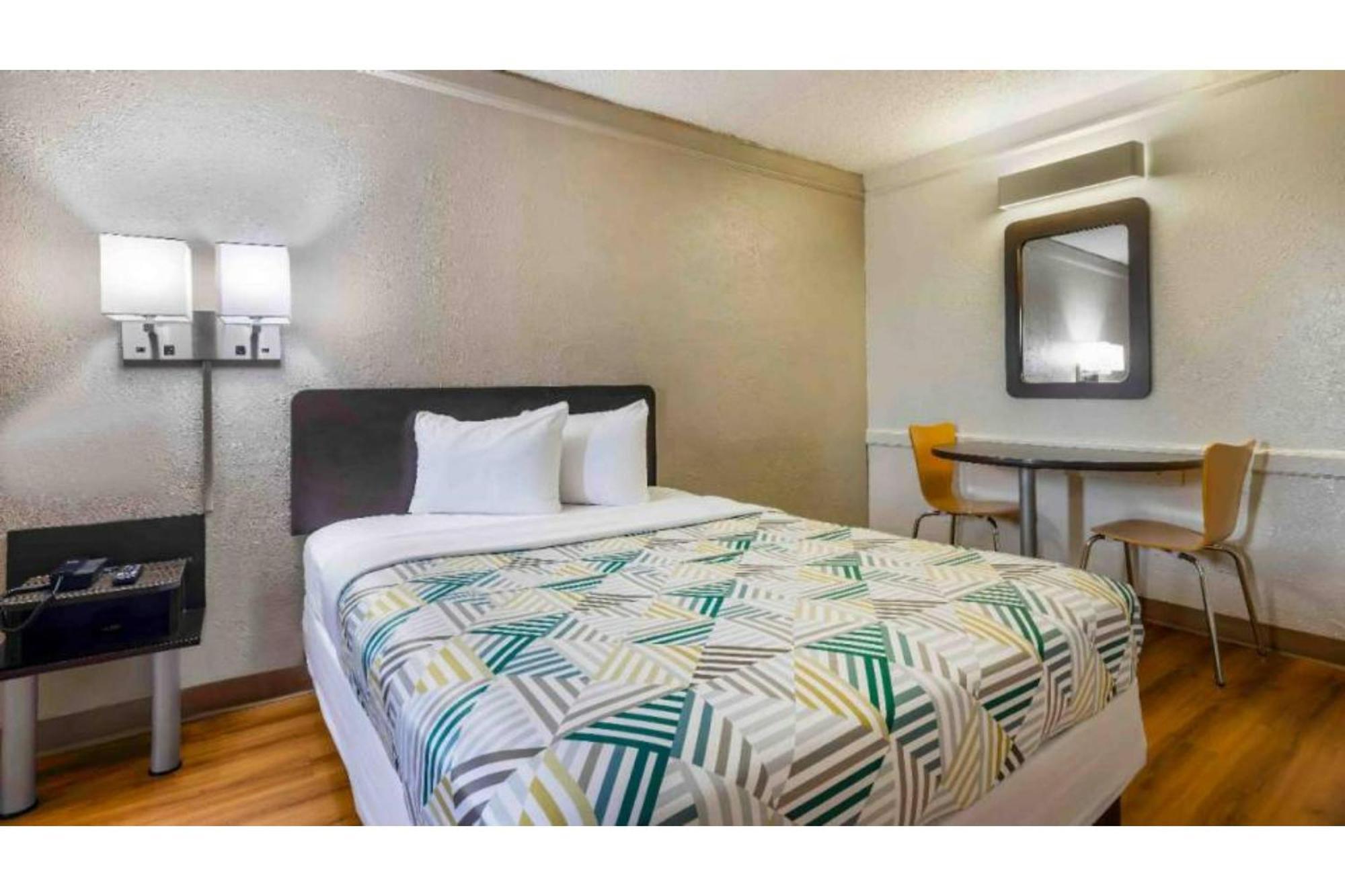Hotel 6 Beaumont, Tx